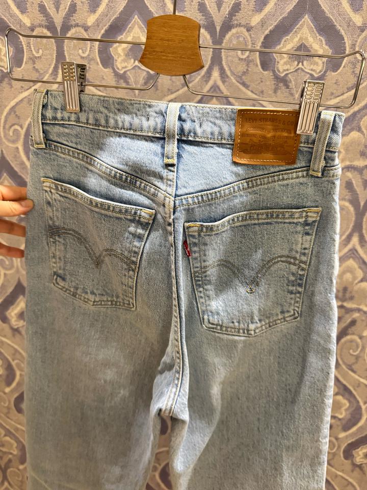 Джинсы Levi's Ribcage Straight