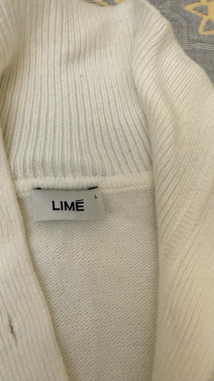 джемпер LIME с высоким воротом на пуговицах
