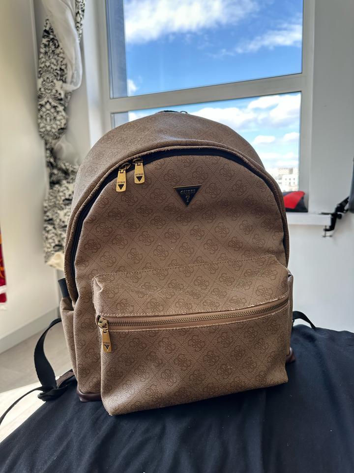 Рюкзак Guess
