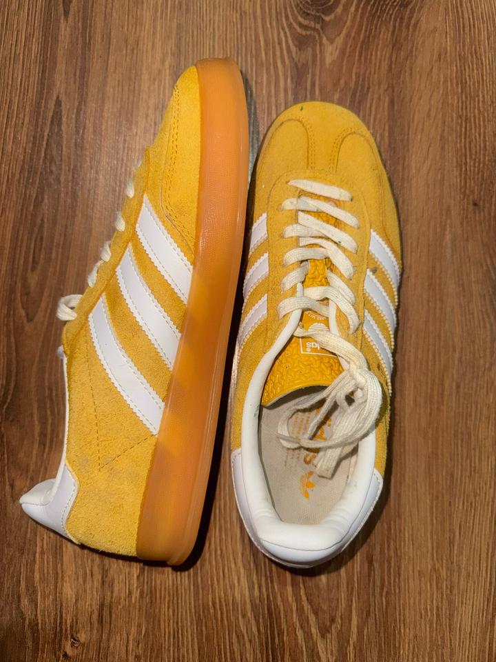 Кроссовки adidas