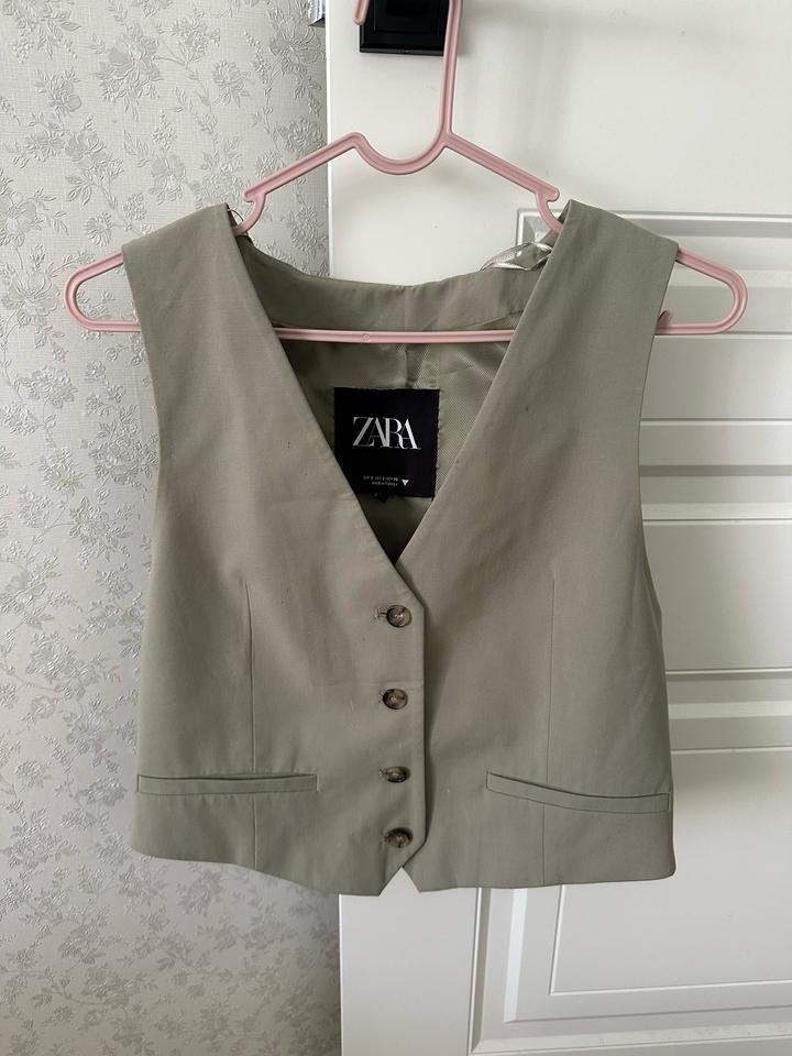 Жилет ZARA