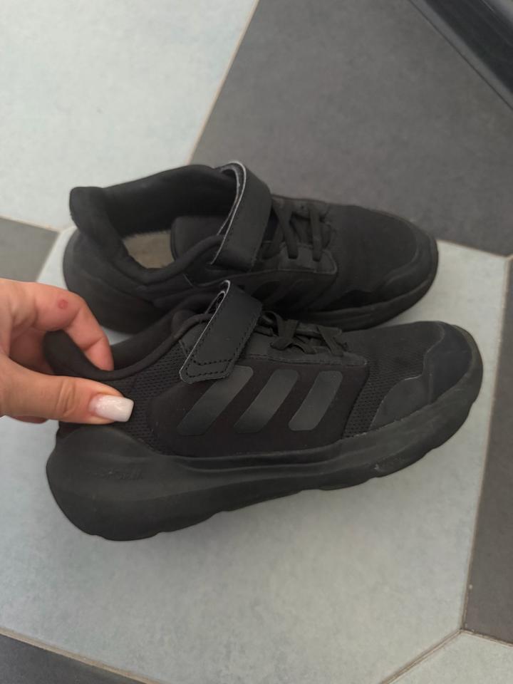 Кроссовки adidas