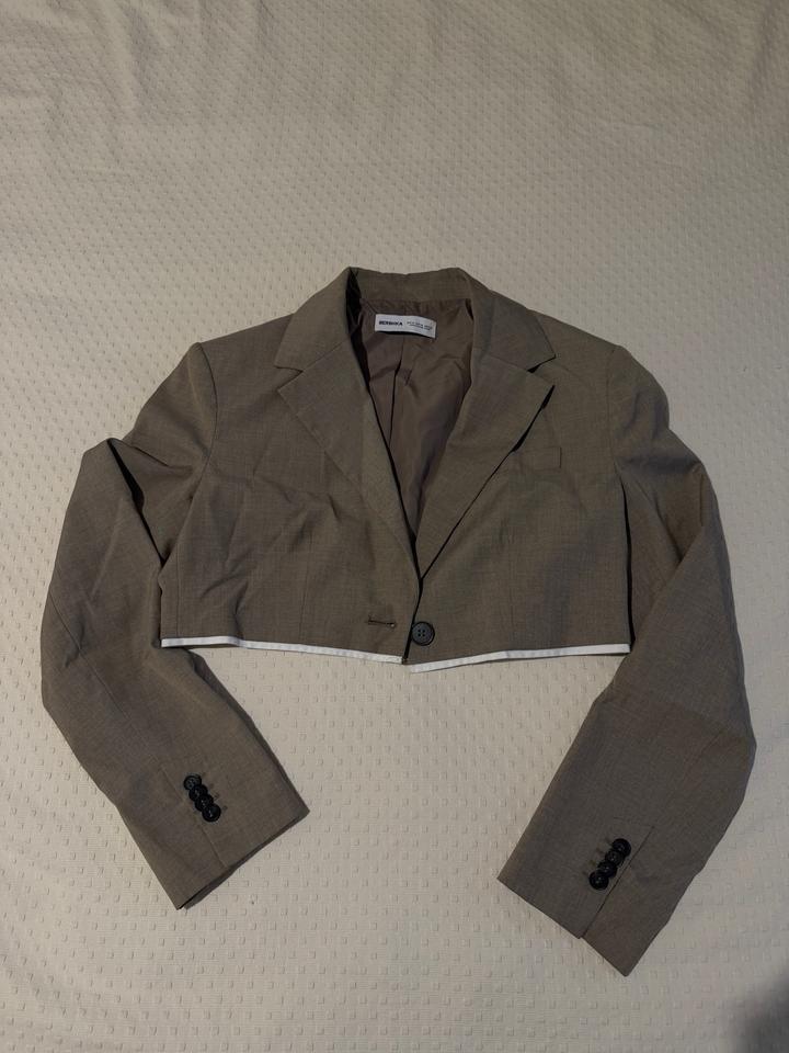 Укороченный пиджак Bershka