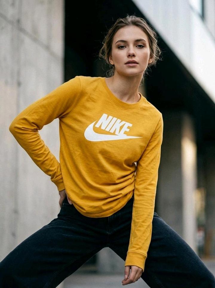 Женский лонгслив Nike, оригинал.
