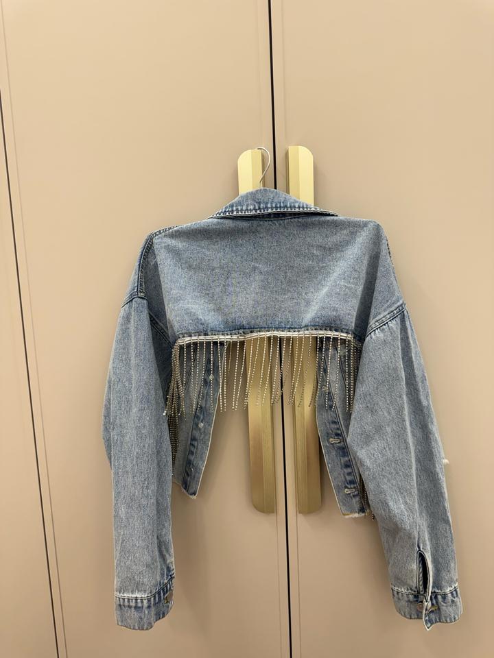 Укороченная джинсовка Forever 21 с бахромой из страз