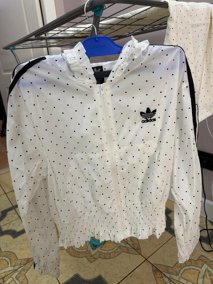 Женский спортивный костюм adidas в горошек