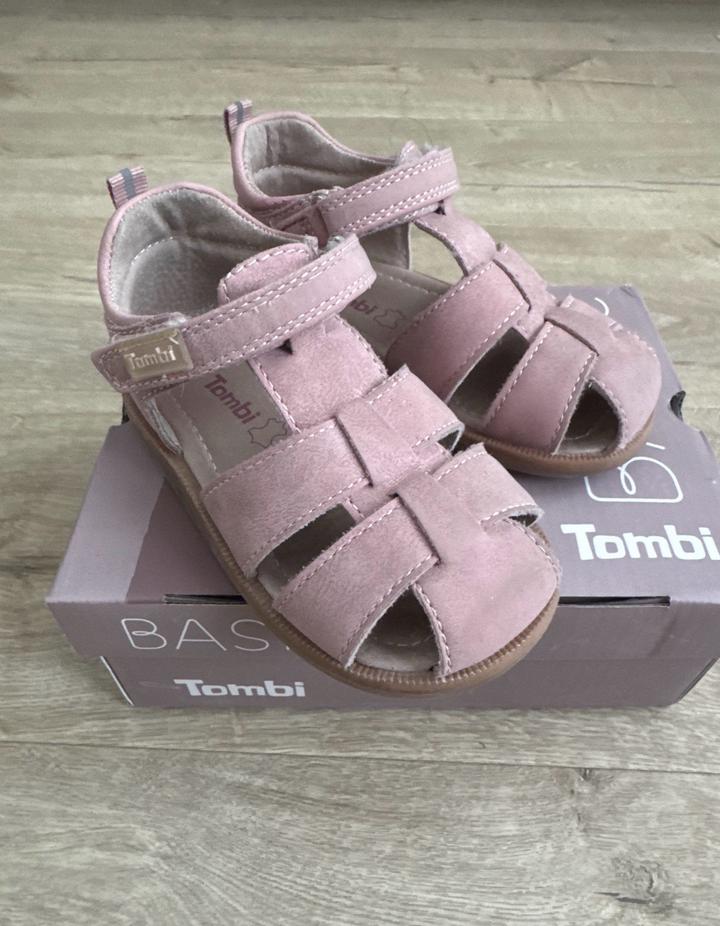 Tombi Сандалии