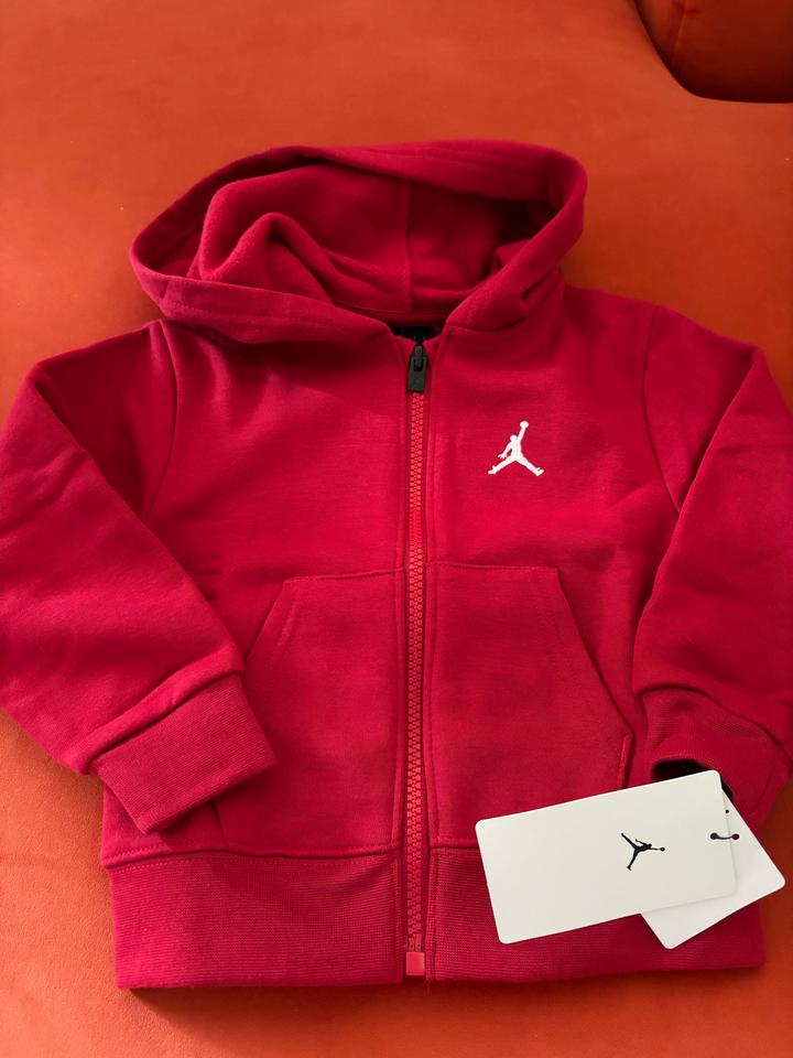 Продам новый спортивный костюм Jordan оригинал