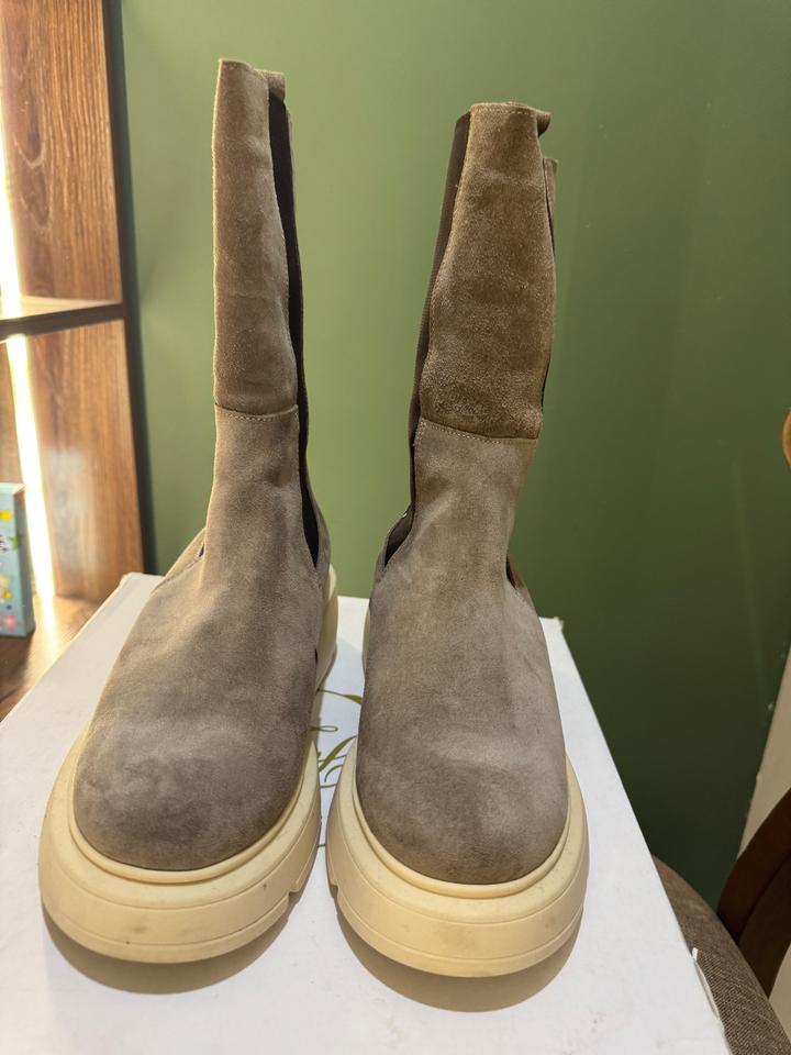 Замшевые ботинки челси на платформе