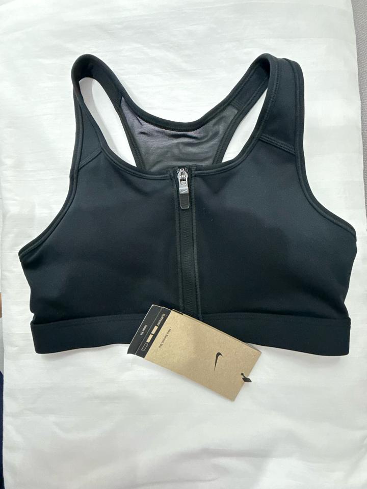 Спортивный топ Nike