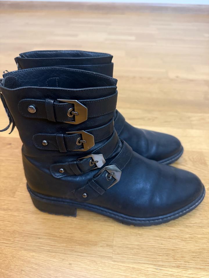 Stuart Weitzman
