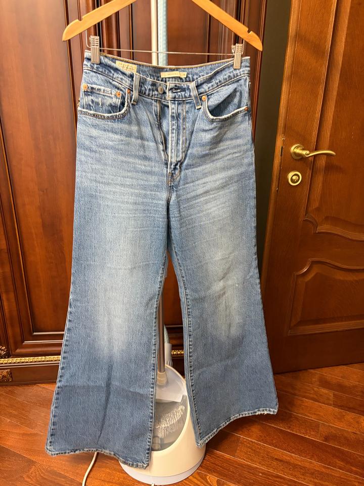 Джинсы клеш Levi's