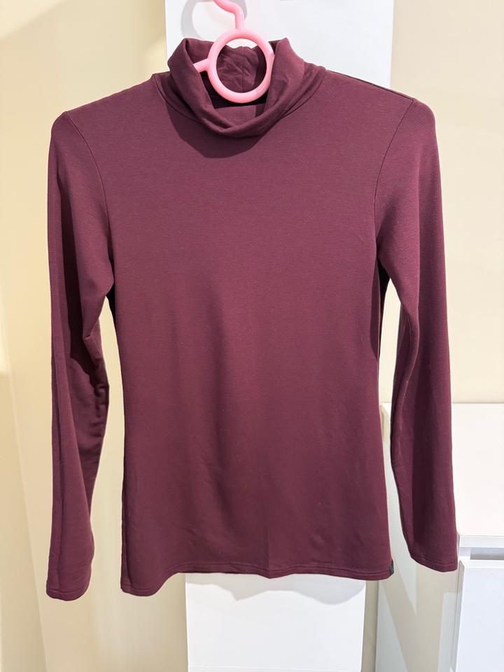 Бордовая водолазка Uniqlo
