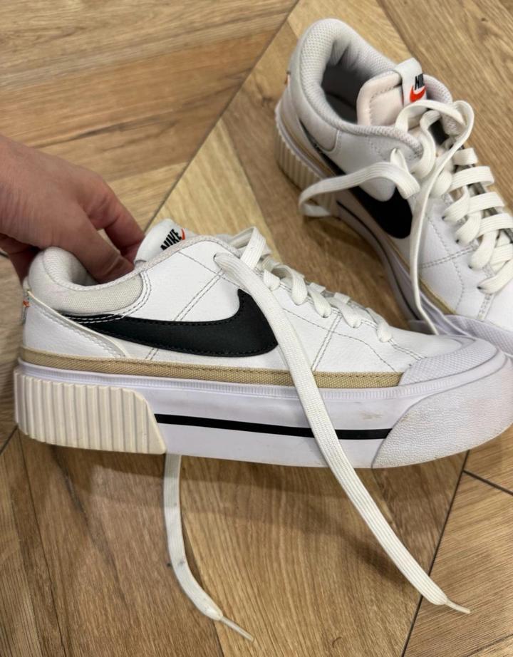 Кроссовки Nike
