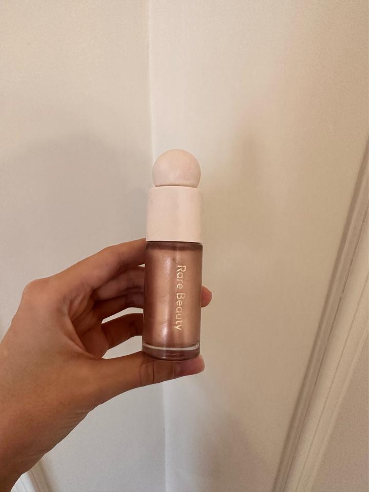 Rare Beauty Liquid Luminizer Mesmerize