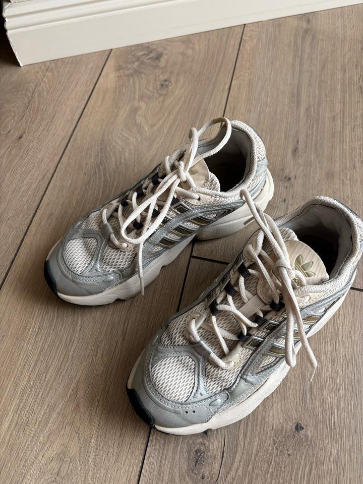 Кроссовки adidas ozmillen