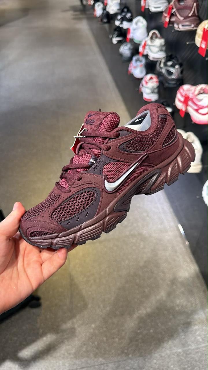 Кроссовки Nike V5RNR в самом трендовом цвете😍