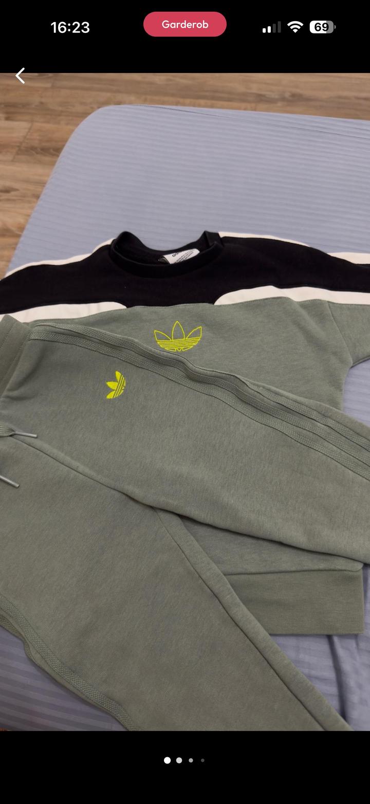 Спортивный костюм adidas