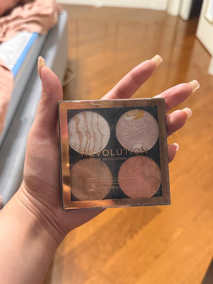 Палетка хайлайтеров Makeup Revolution