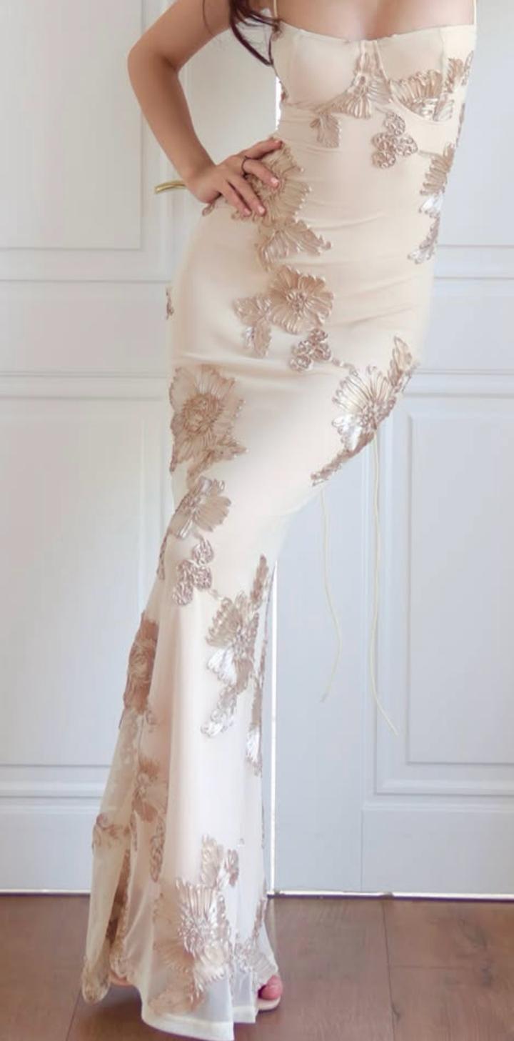 Deesse Lingerie Вечернее платье макси с вышивкой и открытой спиной