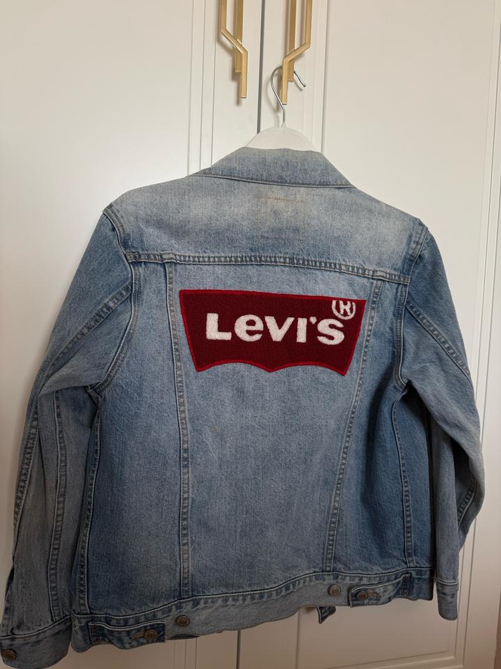 Levi's