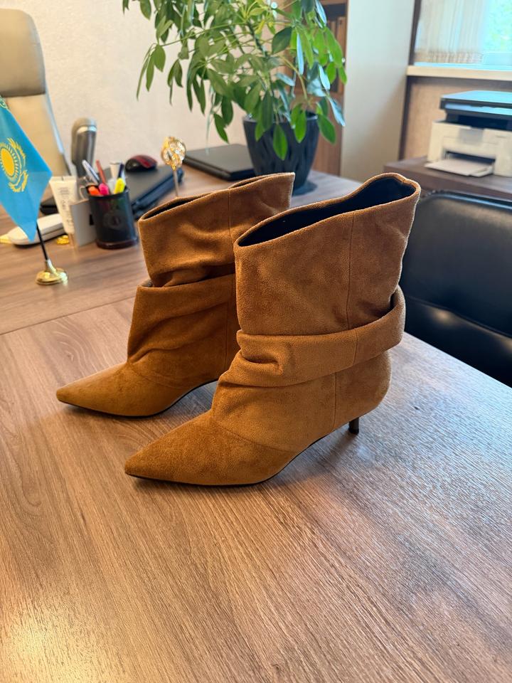 Zara Женские замшевые ботильоны