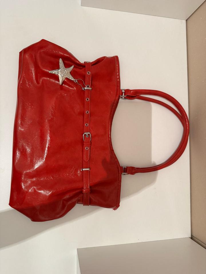 Сумка лакированная с декором