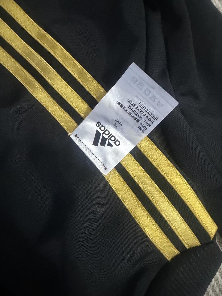 Adidas Продам Адидас спортивку для малыша 74 см