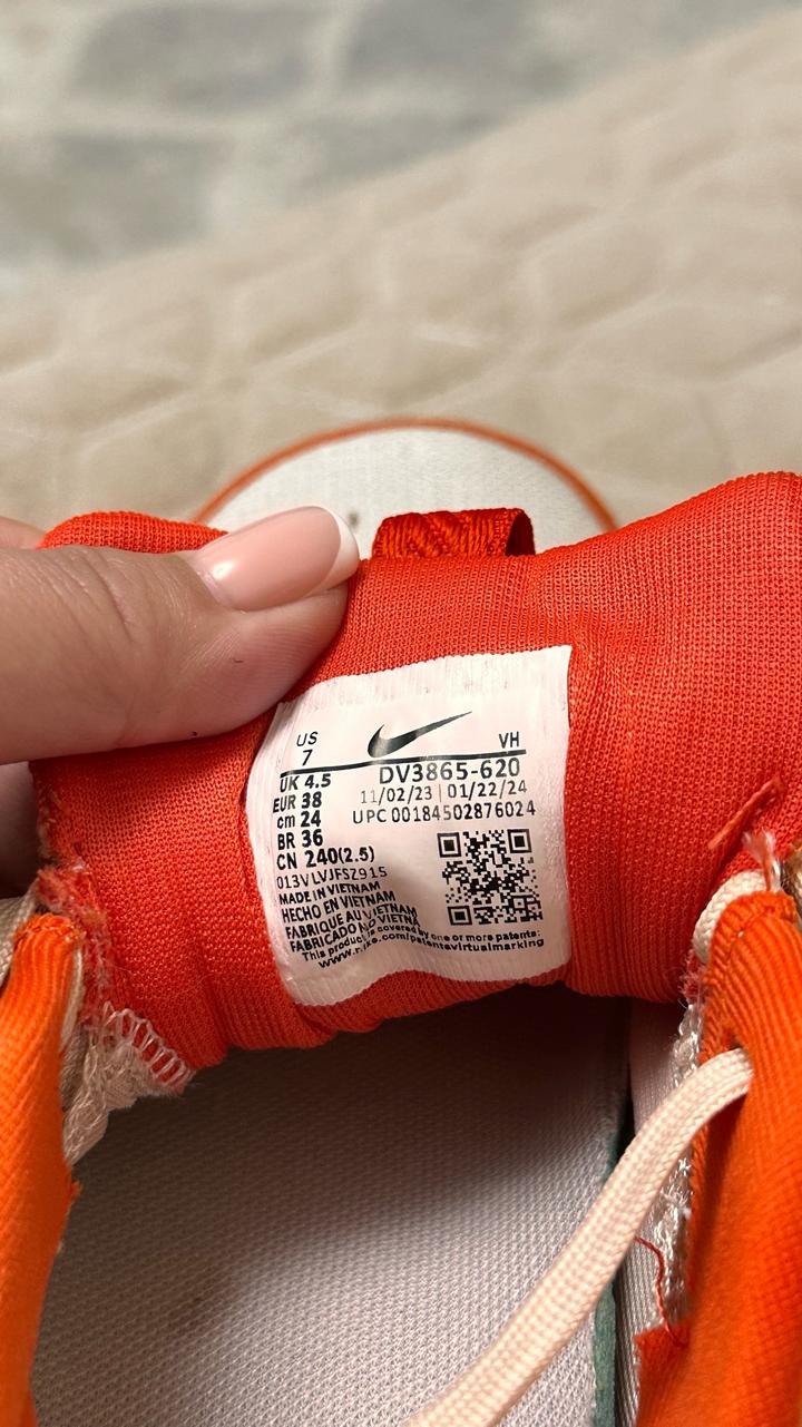 Кроссовки Nike