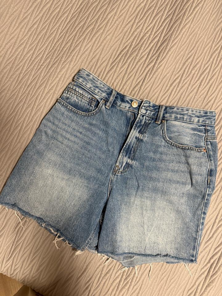 Джинсовые шорты Stradivarius