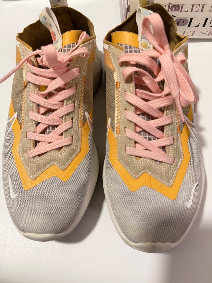 Кроссовки Nike