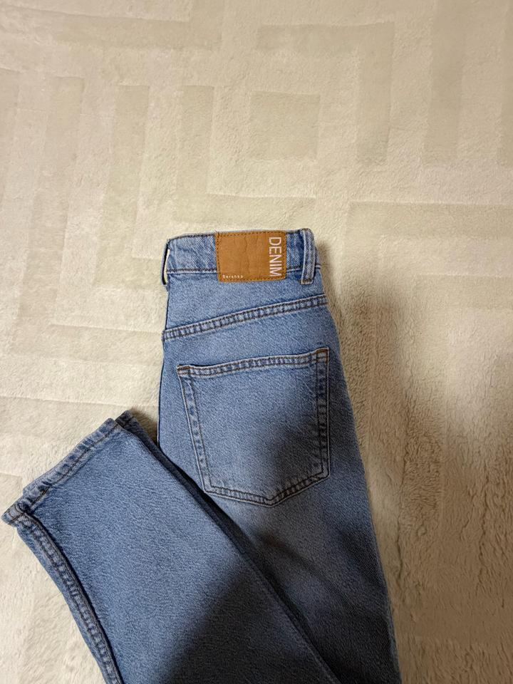 Джинсы Bershka
