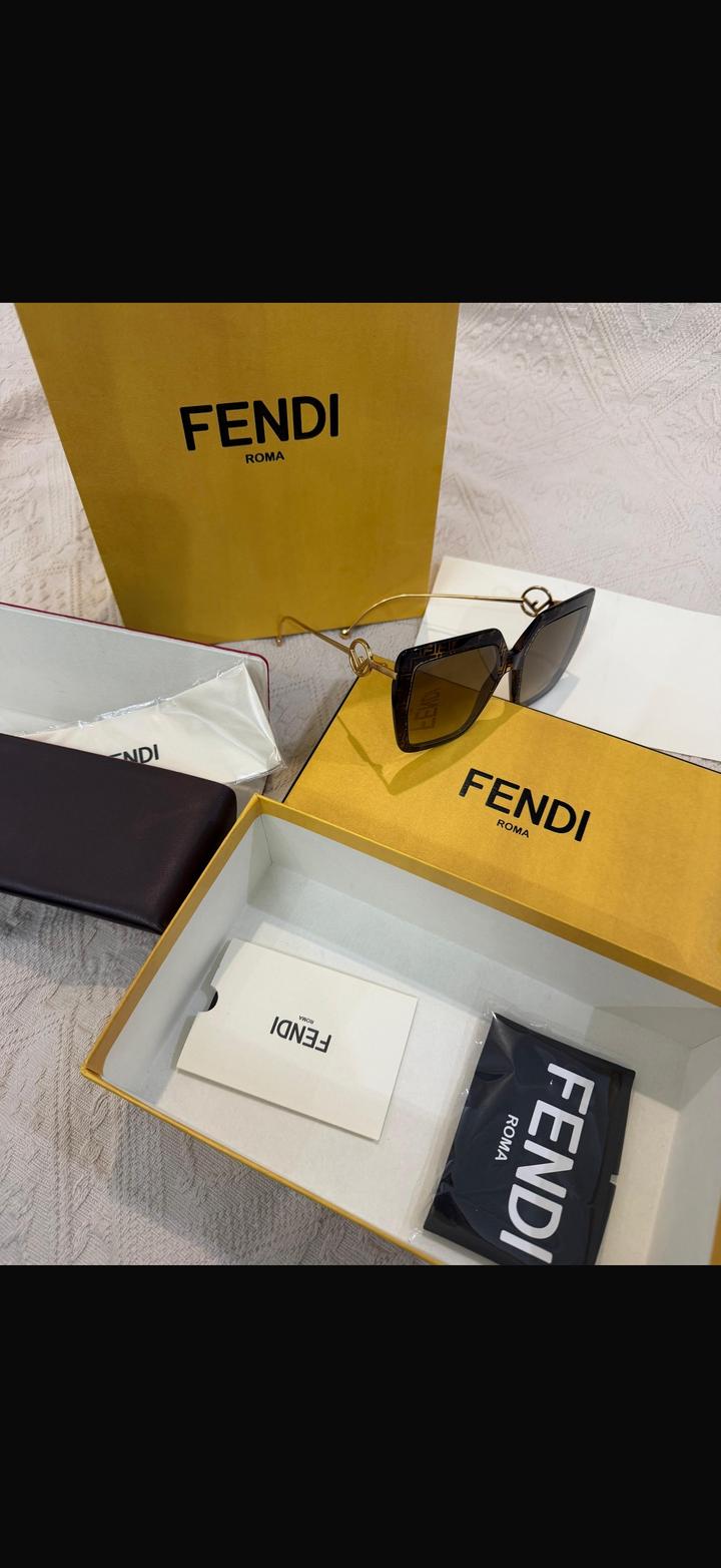 Солнцезащитные очки Fendi