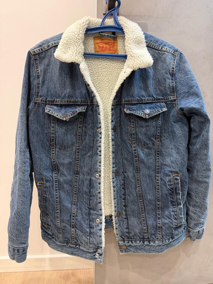 Джинсовка Levi's с подкладкой из шерпы