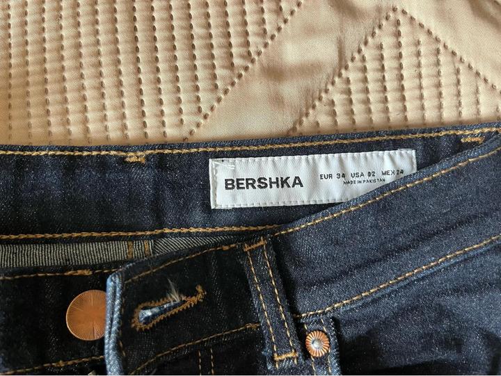 Джинсы Bershka