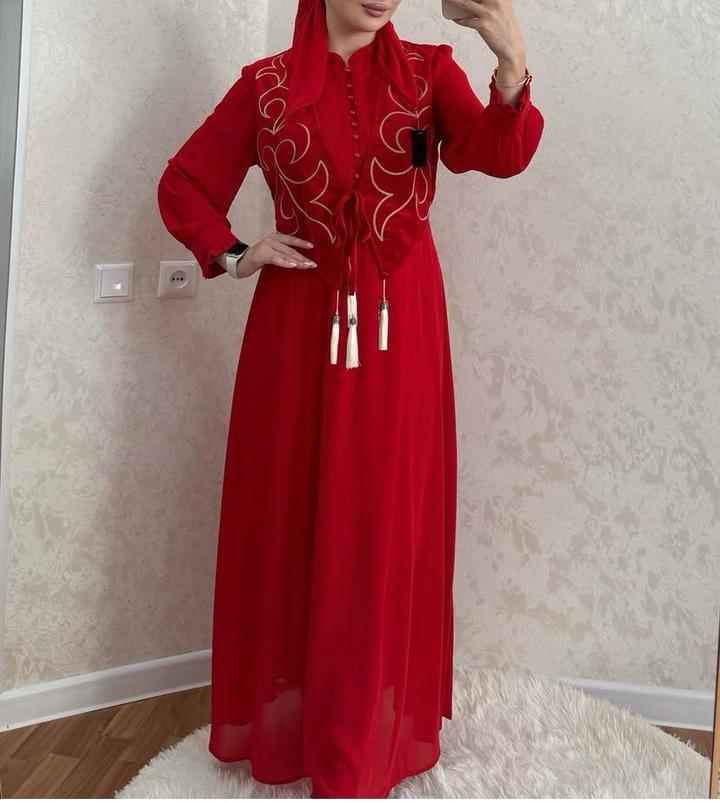 Национальное платье с вышивкой