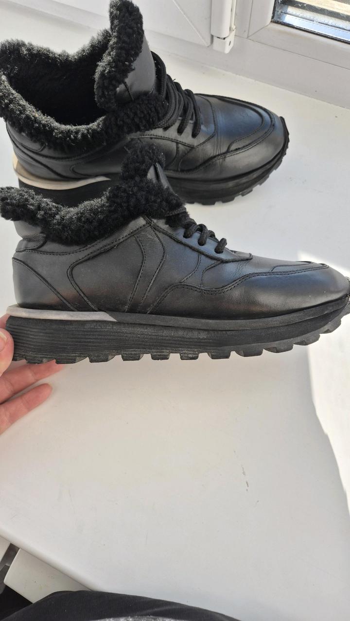 Продам Кросовки 36