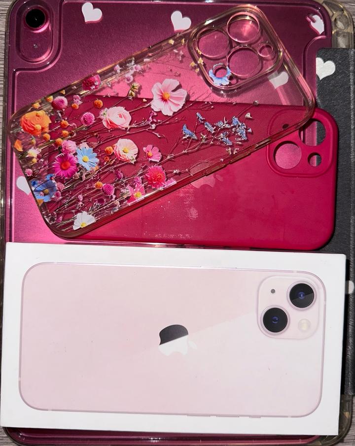 Apple Коробка от iPhone 13 и 2 чехла
