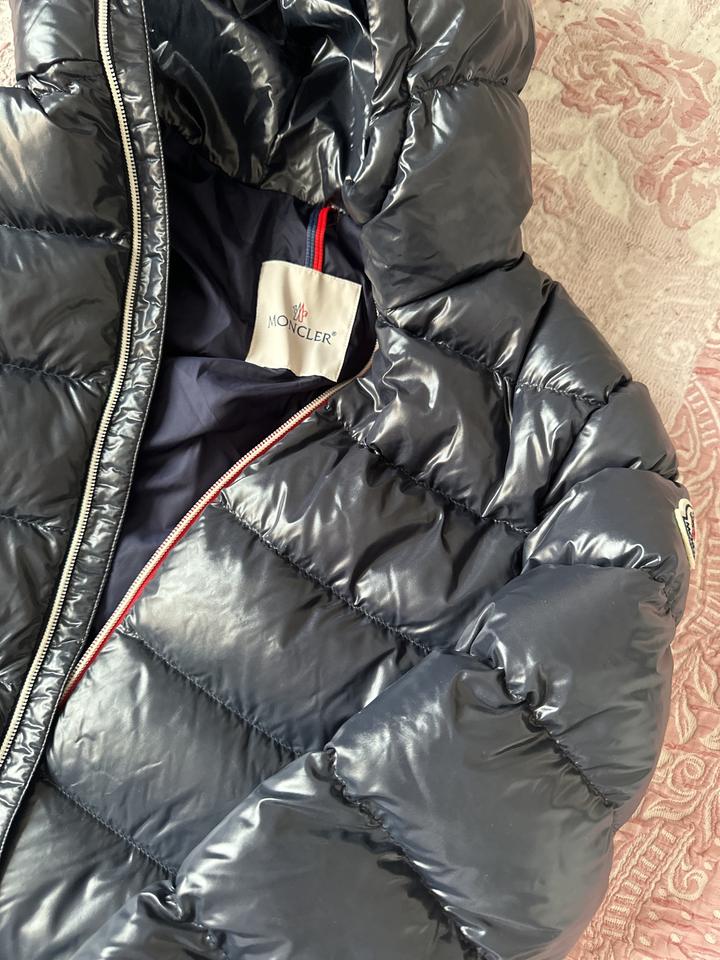 Пуховик Moncler