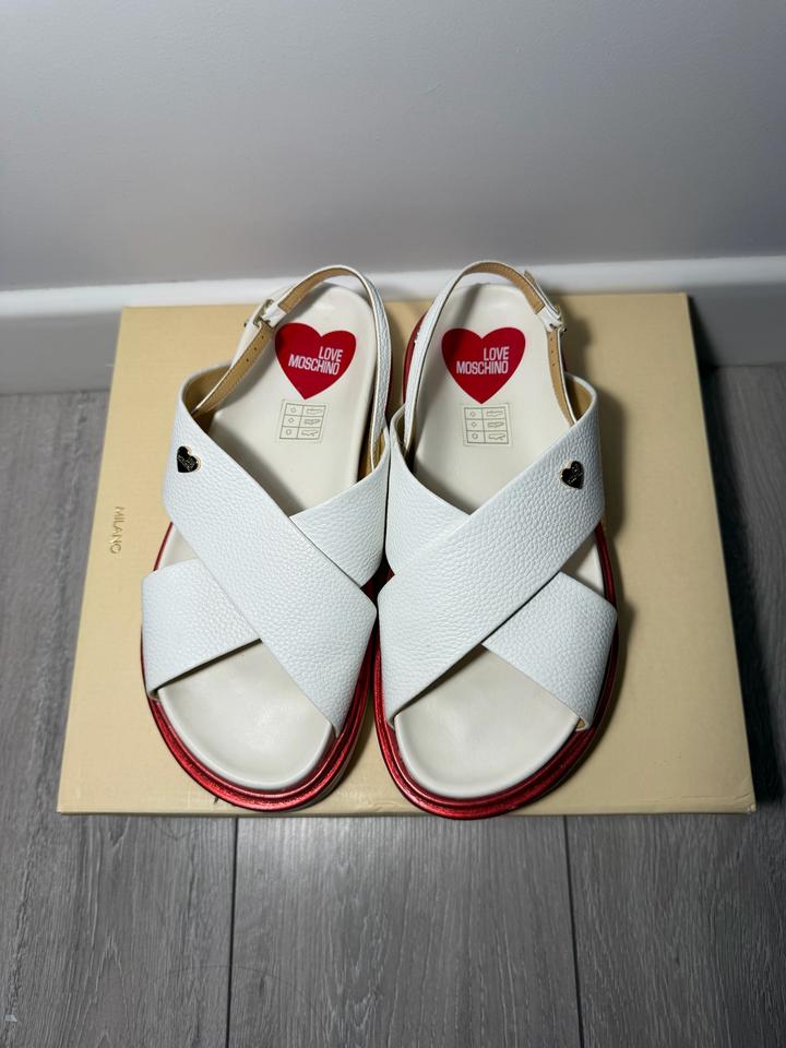 Love Moschino