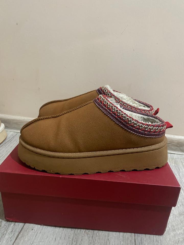 UGG
