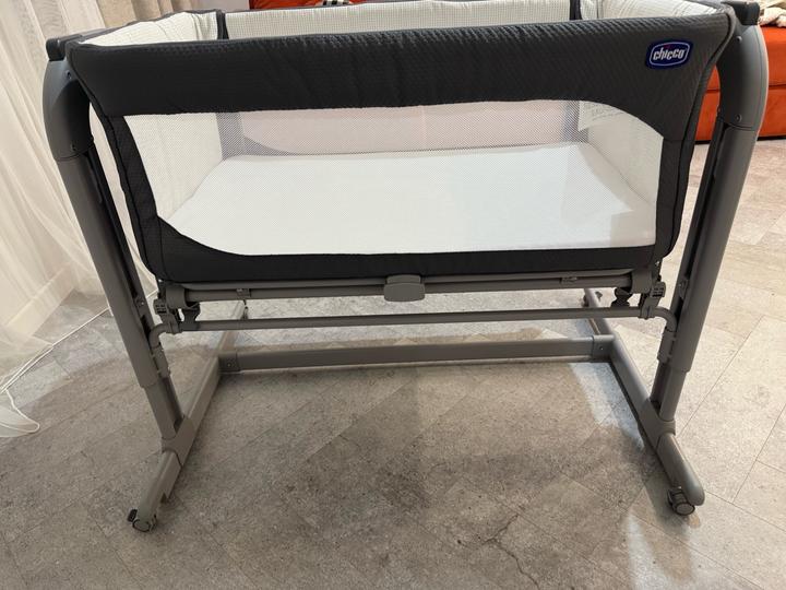 Продам кроватку Chicco