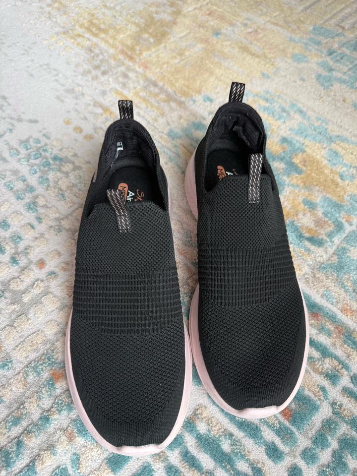 Skechers