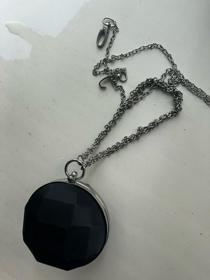 Круглый клатч от Bershka