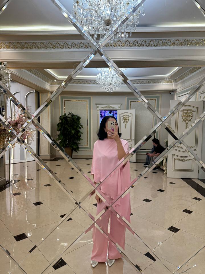 Женский костюм с накидкой