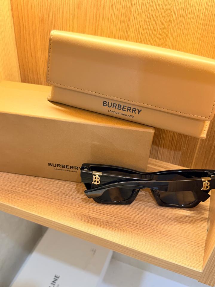 Солнцезащитные очки Burberry