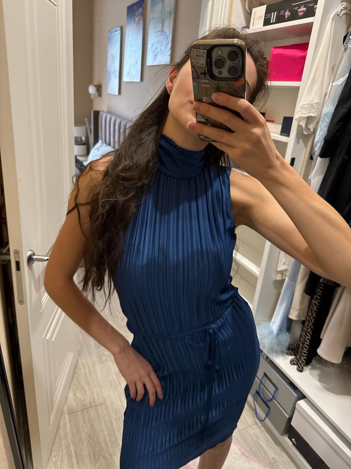 Плиссированное платье DKNY