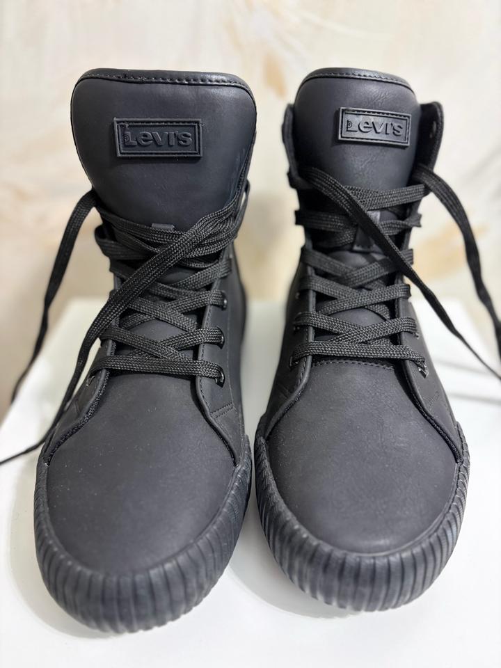 Levi's