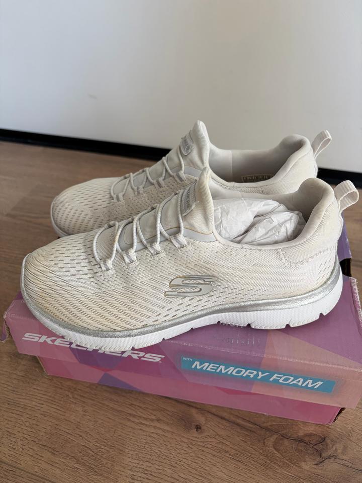 Skechers