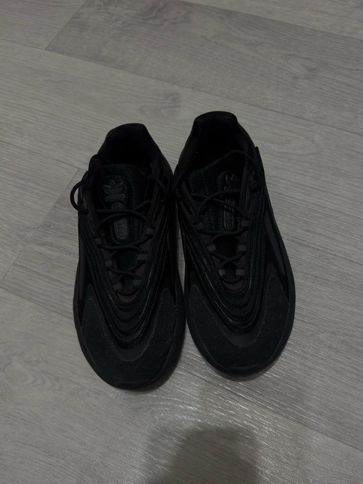Кроссовки adidas OZWEEGO
